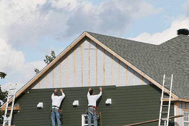 Professional Emergency Siding Repair technician working in Burbank, IL